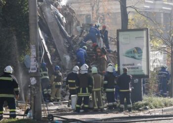 У Києві з-під руїн житлового будинку дістали тіло четвертого загиблого