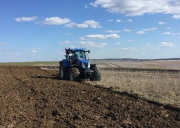 У Зеленодольській громаді на ворожому боєприпасі підірвався трактор