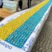 У Дніпрі зробили прапор із синьо-жовтих ролів
