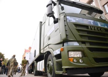 Бійцям ЗСУ на передову передали “лазні на колесах” (ВІДЕО)