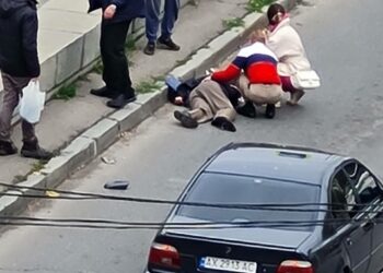 У Дніпрі на проспекті Поля автівка збила чоловіка