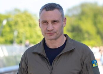 На Київщині внаслідок ракетних ударів постраждали дві людини, одна з них – у важкому стані