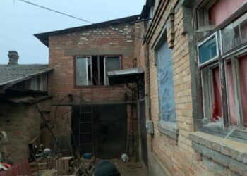 Поліція показала наслідки ворожих ударів по Нікополю (ФОТО)
