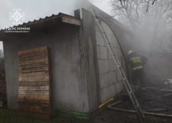 У Дніпрі внаслідок пожежі в дачному будинку постраждав чоловік