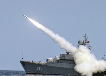 Росія вивела у Чорне море ракетоносій: стало відомо, скільки “Калібрів” є на борту корабля