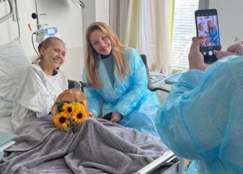 Речницю рятувальників Дніпропетровщини Євгенію у німецькій лікарні відвідала Тіна Кароль