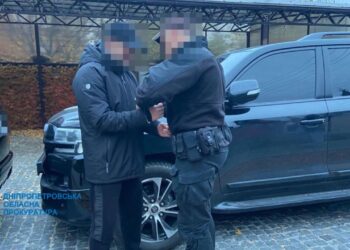 У Дніпрі затримали вісьмох учасників рейдерського захоплення підприємства