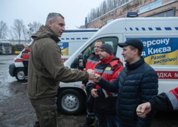 Техніка, продукти, будівельні матеріали, – Кличко повідомив, що допомога від Києва вирушила у Херсон