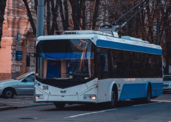 Через відключення електрики змінюється розклад руху громадського електротранспорту Дніпра