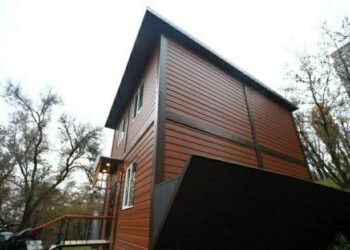 У парку Дніпра відкрили перевернутий диво-будинок (ФОТО)