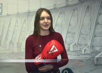 Боксерські рукавиці з автографом Віталія Кличка отримали двоє дніпрян, які донатили на бандерпечі