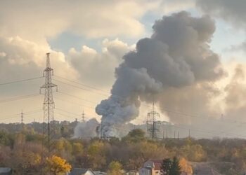 У Дніпрі сталася масштабна пожежа на електропідстанції: деякі райони залишилися без світла