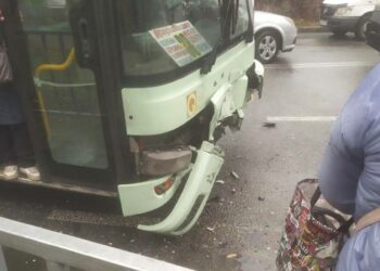В АНД районі Дніпра на слизькій дорозі сталася ДТП з постраждалими