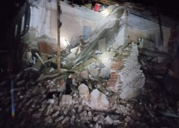 Росіяни рознесли ракетою багатоквартирний будинок на Харківщині: є загибла та постраждалі (ФОТО)