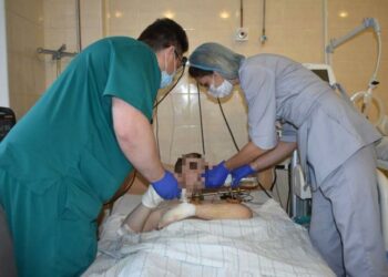 У дніпровській лікарні рятують 20-річного хлопця з Харкова, який через вибух міни залишився без ноги