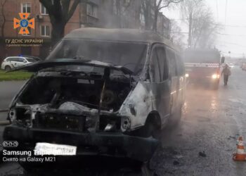 У Кривому Розі горів мікроавтобус