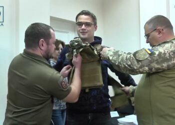 Де отримати засоби індивідуального захисту для журналістів у зоні бойових дій