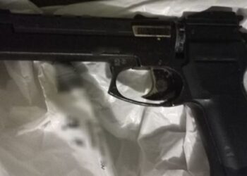 У Кам’янському юнак із пістолетом двічі пограбував магазин