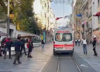 У центрі Стамбула пролунав потужний вибух: є загиблі та поранені (ВІДЕО)