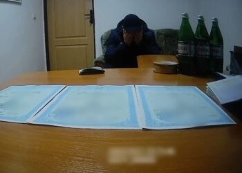 Ухилянта з Дніпра зловили на підробці документів та хабарі на кордоні зі Словаччиною 
