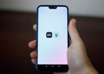 Українці з 16 років зможуть збирати на пенсію через застосунок “Дія”
