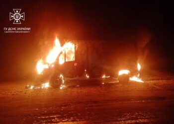 У Верхньодніпровську вщент згоріла автівка, яка запалала під час руху