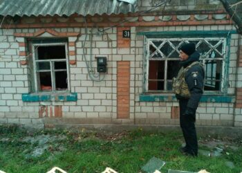 Поліція показала наслідки ворожих ударів по Нікопольщині, внаслідок яких було поранено жінку (ФОТО)