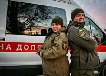 Медики Дніпровської бригади Нацгвардії Україні допомогли водієві, який знепритомнив у своїй автівці