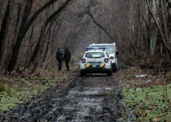 У Дніпрі на Набережній Заводській виявили померлого чоловіка (ФОТО 18+)