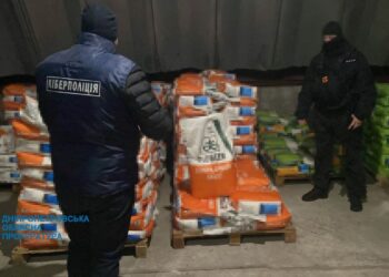 На Дніпропетровщині шахраї торгували підробленим насінням
