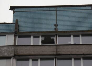 У Дніпрі чоловік вистрибнув з 16-го поверху