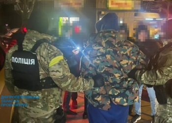 Затримали дніпрянина, який торгував “білими квитками”