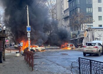 Рашисти здійснили черговий терор —обстріляли центр Херсона, щонайменше п’ятеро загиблих