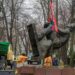 У Дніпрі демонтували пам’ятники Горькому та Чкалову