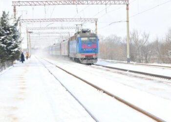 Через негоду на затримуються кілька поїздів, які курсують через Дніпро