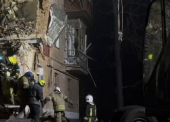 У Кривому Розі з-під завалів дістали тіло загиблої жінки: її дитинку ще шукають (ВІДЕО)