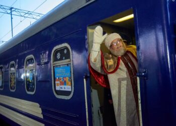 Сьогодні у перший рейс вирушив Поїзд святого Миколая (ФОТО)