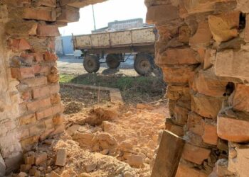 Поліція показала обстріляні будинки Нікополя та Марганця: вражаючі фото
