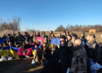У День ЗСУ додому з полону повернулися українські військові