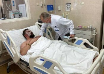 У лікарні Дніпра реанімували рятувальника, тяжко пораненого на розмінуванні
