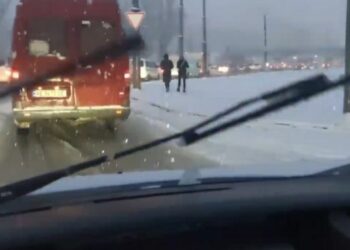 Через перший сніг у Дніпрі спостерігається транспортний колапс (ВІДЕО)