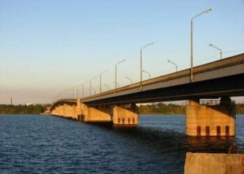 У Дніпрі перекрито рух Південним мостом, призупинено роботу електротранспорту