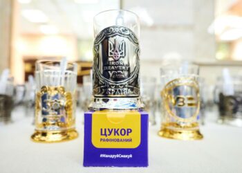 «Укрзалізниця» повертає в поїзди легендарні підстаканники (ФОТО)