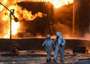 У рф стався вибух та масштабна пожежа на нафтозаводі (ФОТО.ВІДЕО)