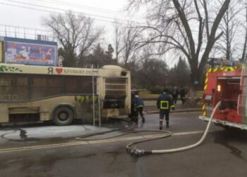 У Кривому Розі під час руху загорівся автобус з пасажирами