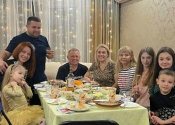 Дружина загиблого тренера з боксу показала останнє фото свого чоловіка та сусідів