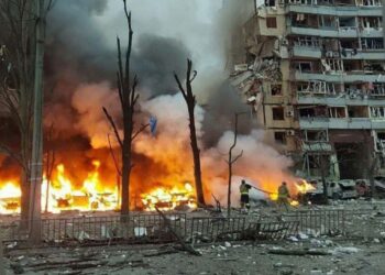 З-під завалів багатоповерхівки у Дніпрі врятували 15 людей: але є загиблі