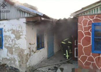 Вибіг у палаючій одежі та впав непритомний: в області на пожежі загинув 40-річний чоловік