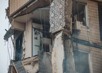Наслідки ракетного удару по багатоповерхівці у Дніпрі: детальна інформація від поліції