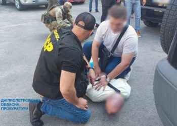 На Дніпропетровщині судитимуть волонтерів, які наживалися на продажу бронежилетів